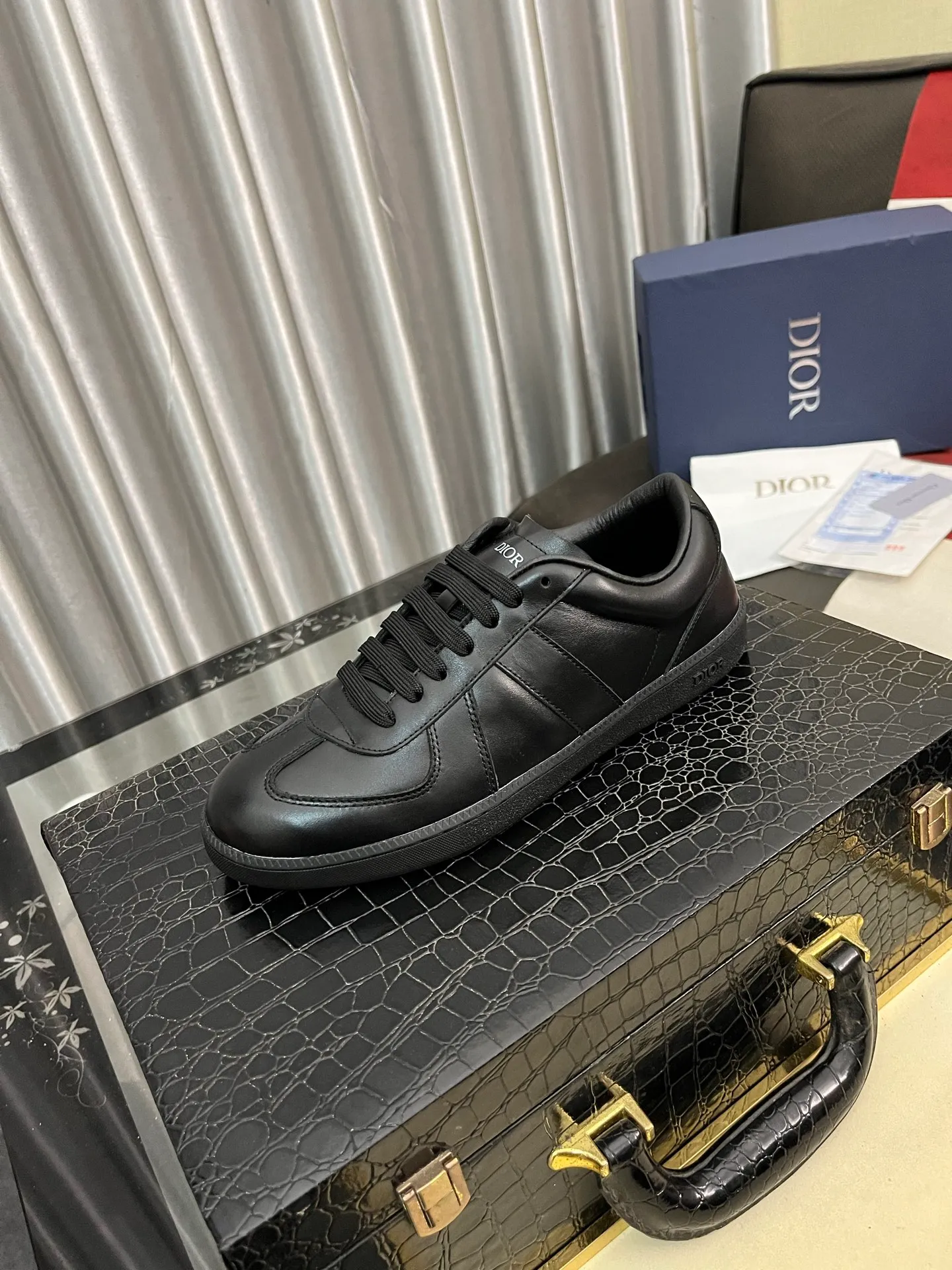 Men's shoes 💰400⌚️⌚️[Dior] Dior's new casual men's shoes are launched in Hong Kong counters. Official website 1:1 production. Original Italian materials. Designed by European and American masters. Perfect shape to create counter quality. Solid color rubber wear-resistant outsole and classic dazzling head! Super versatile and very comfortable. High-end without losing taste, fashionable and novel! ! Absolute focus! Code number: 38-444️⃣Colors available